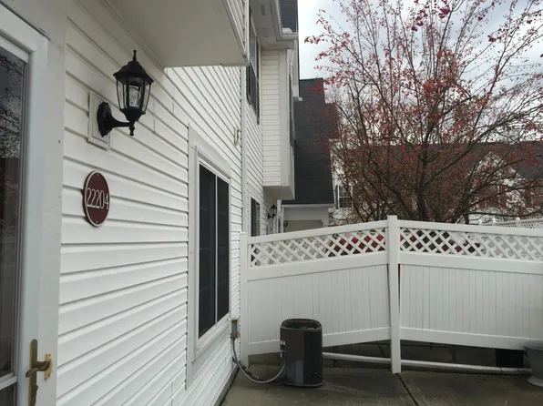 22204 Cape Cod Way, Farmington Hills, MI 48336