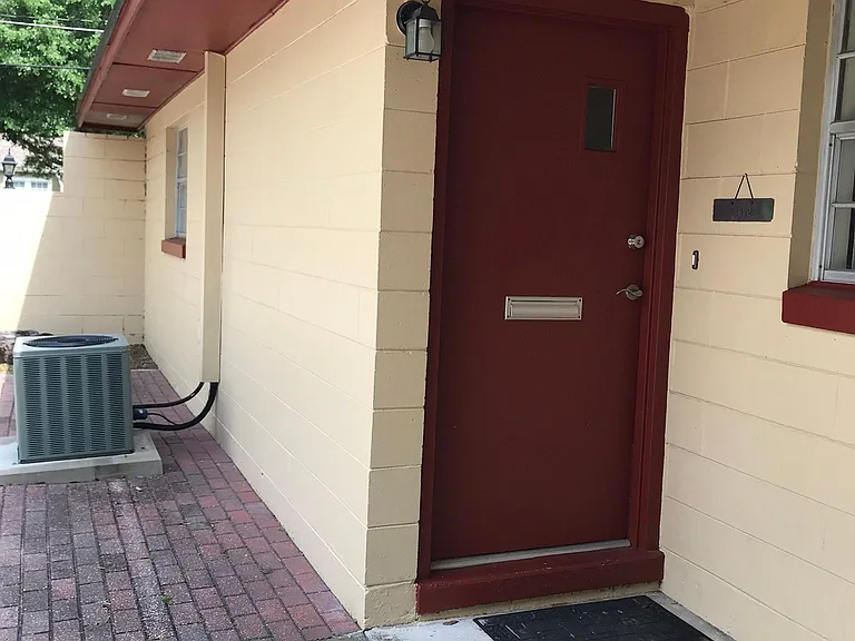 1512 E Washington St — Photo 5