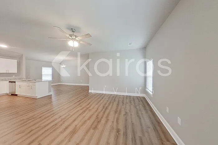 3 bed, 2.0 bath, 1618 sqft, $2,045 — Photo 4