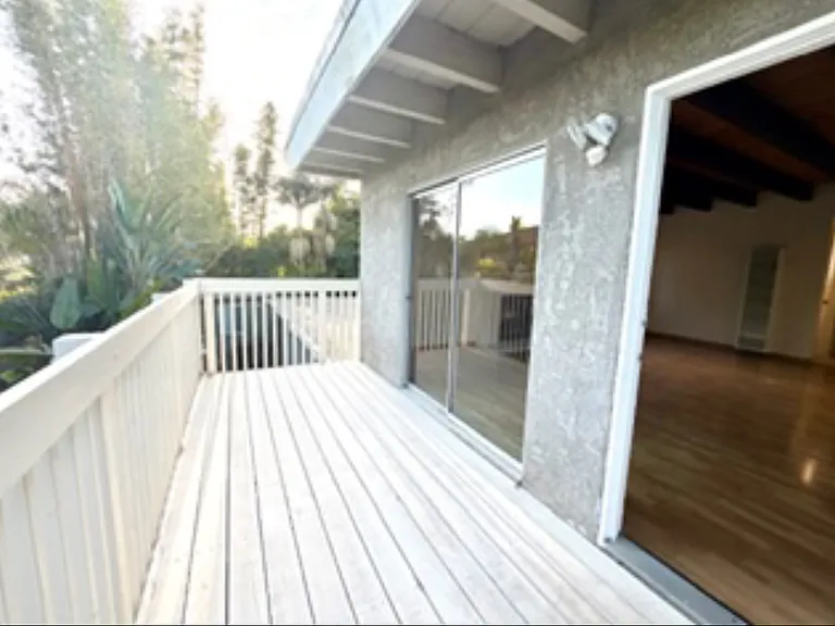 Hillcrest Dr — Photo 8