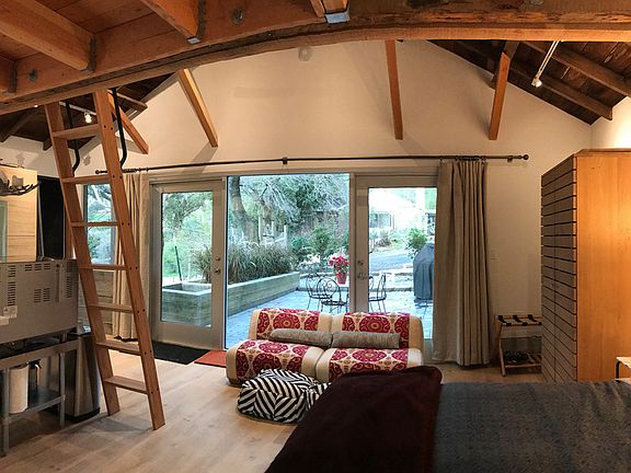 Main room, with closet