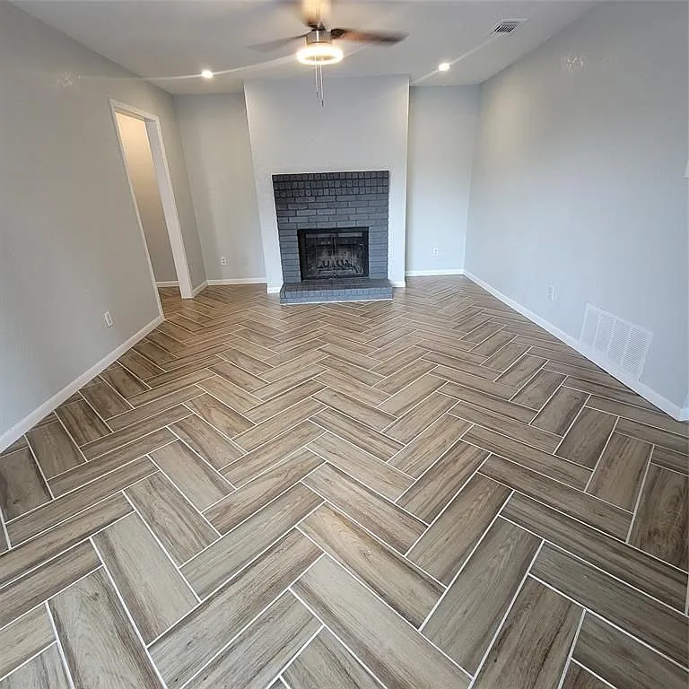 2 bed, 2.0 bath, 1009 sqft, $1,675 — Photo 2
