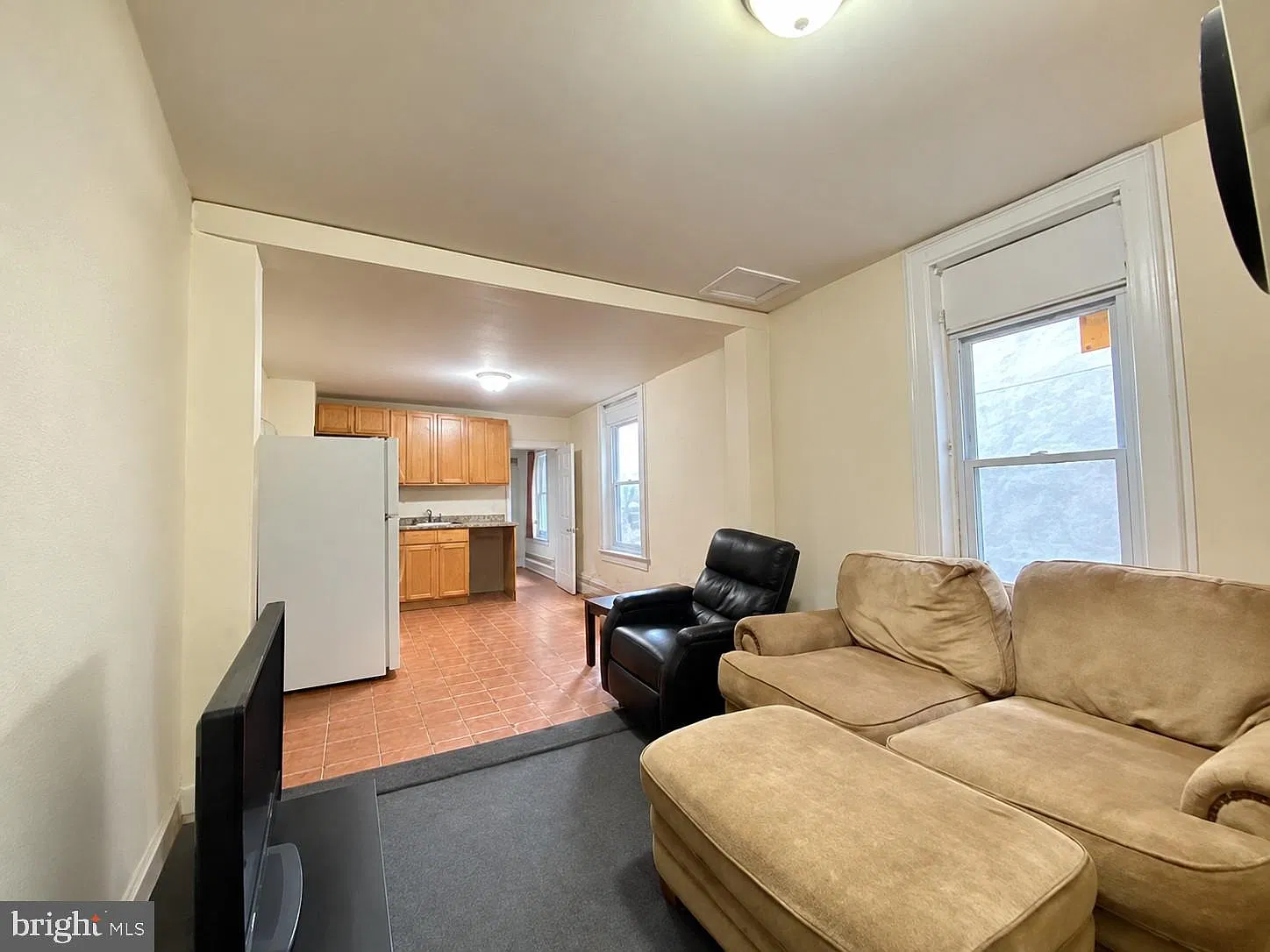 6 bed, 3.0 bath, 1863 sqft, $3,300 — Photo 3