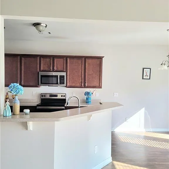 76 Greenfield Dr — Photo 9
