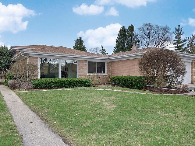 1st image of 210 Sunset Dr