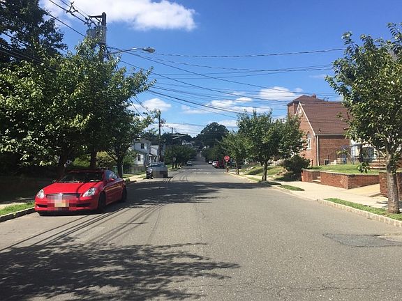 5th image of 162 Holmes St