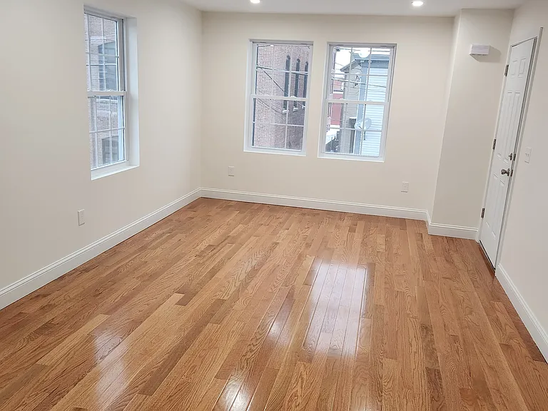 26 Cromwell St #1 — Photo 35