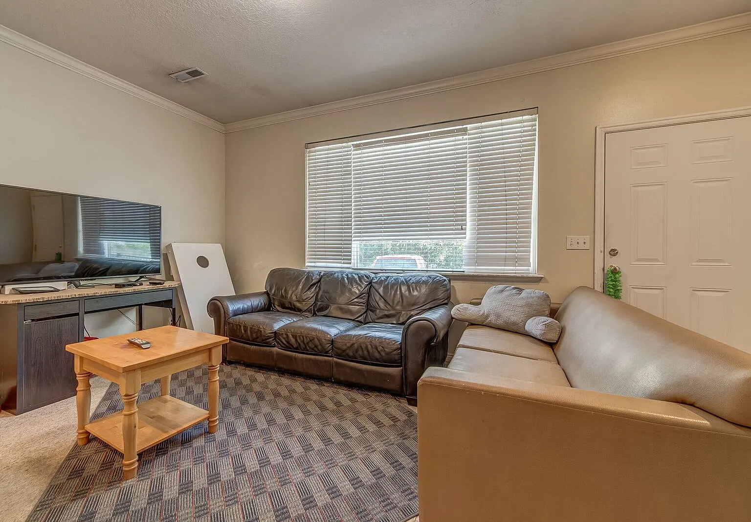 3 bed, 1226 sqft, $419 — Photo 4