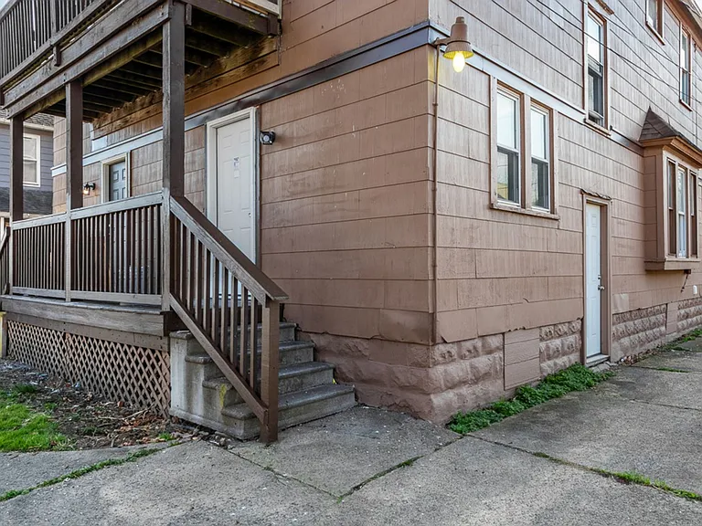 679-703 Sherman St — Photo 20