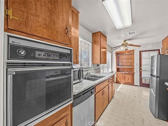 5th image of 8811 California Ave
