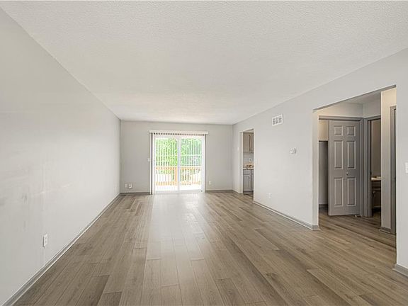 5th image of 623 N Gallatin St