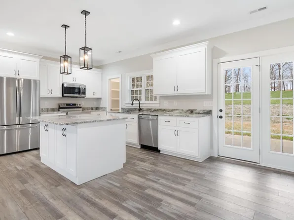 46 Pleasant Garden Rd, Summertown, TN 38483