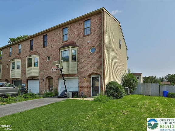 3rd image of 472 Vera Cir