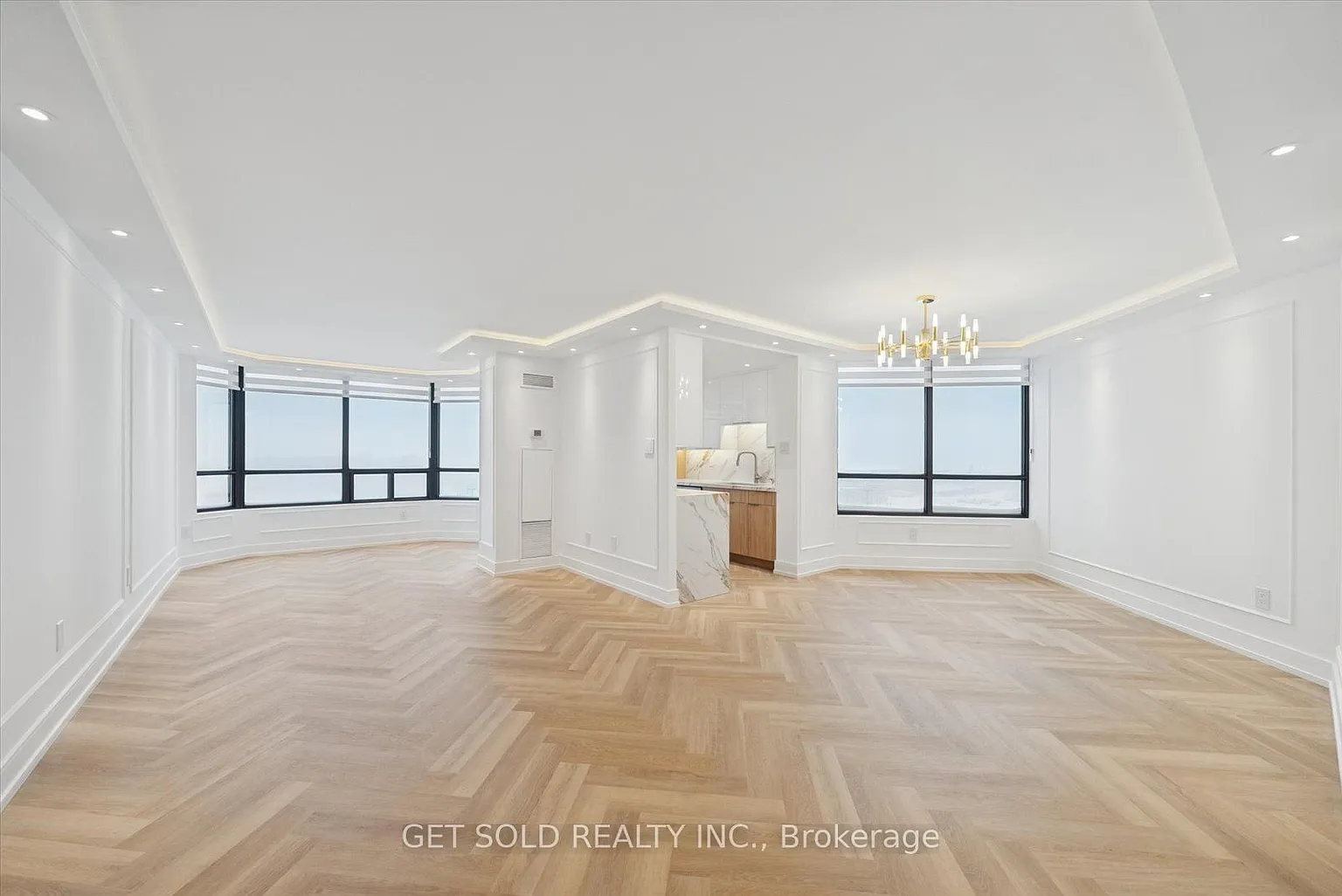 7440 Bathurst St #903 photo 1