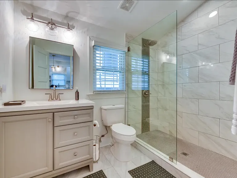 1104 Greenleaf Ave — Photo 13
