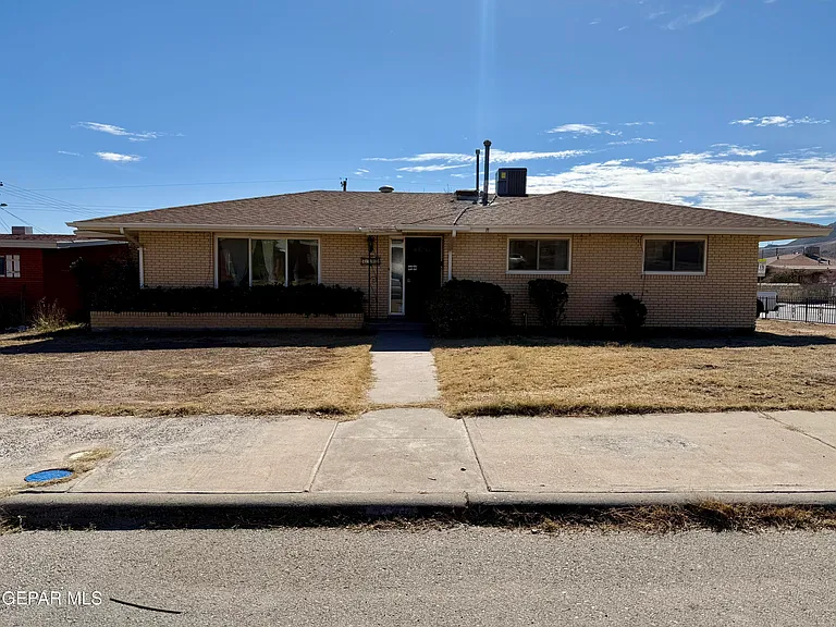 2900 Polk Ave — Photo 1