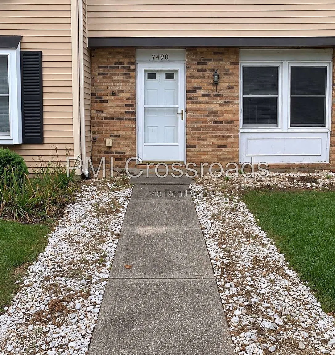 3 bed, 1.5 bath, 1240 sqft, $1,845 — Photo 1
