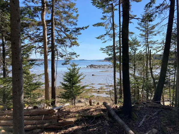 28 Tucker Way, Brooklin, ME 04616