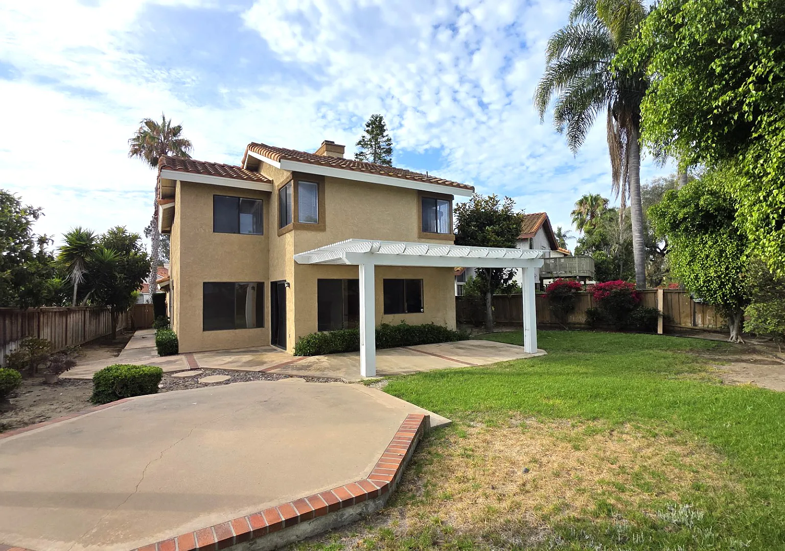 4 bed, 2163 sqft, $5,600 — Photo 4