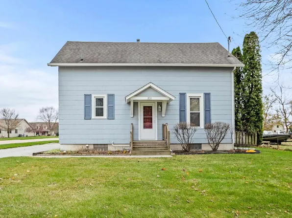231 E Meuse St, Blue Grass, IA 52726