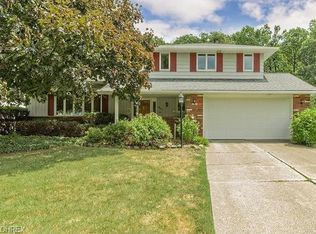 911 Roland Rd, Lyndhurst, OH 44124