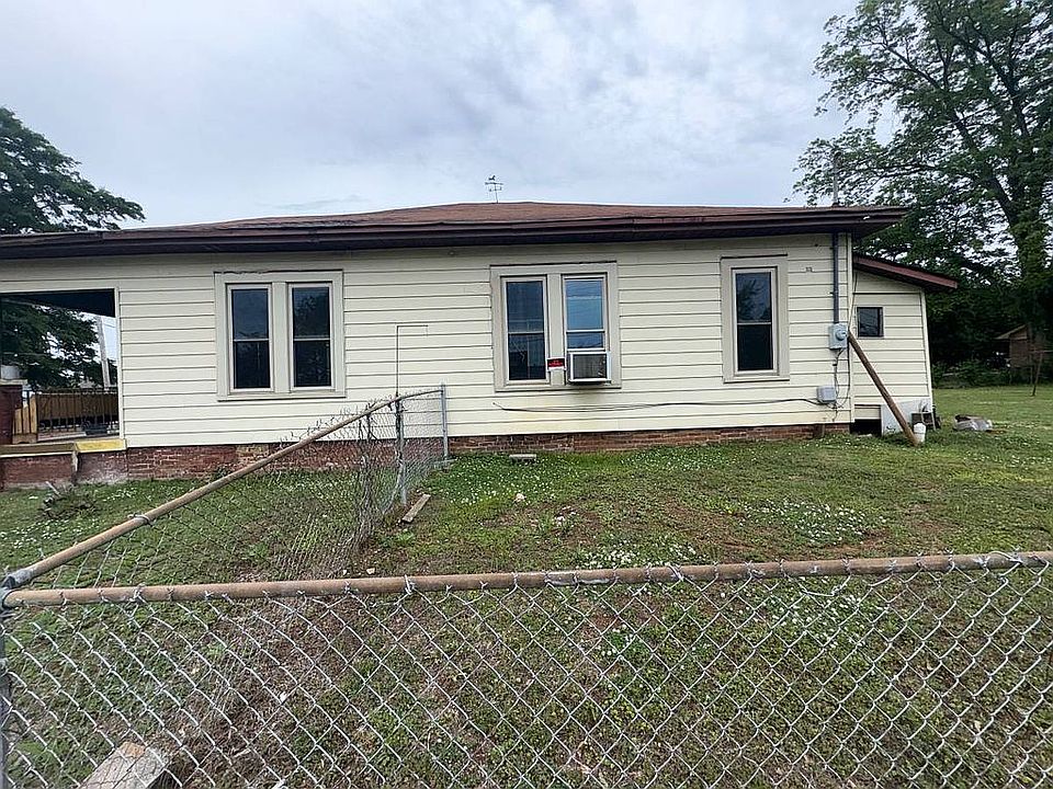 1st image of 300 Cave St