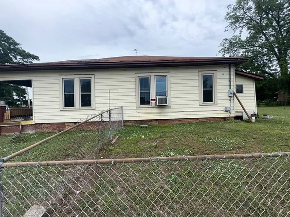 300 Cave St, Tuscumbia, AL 35674