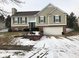 932 Country Creek Dr, Saline, MI 48176