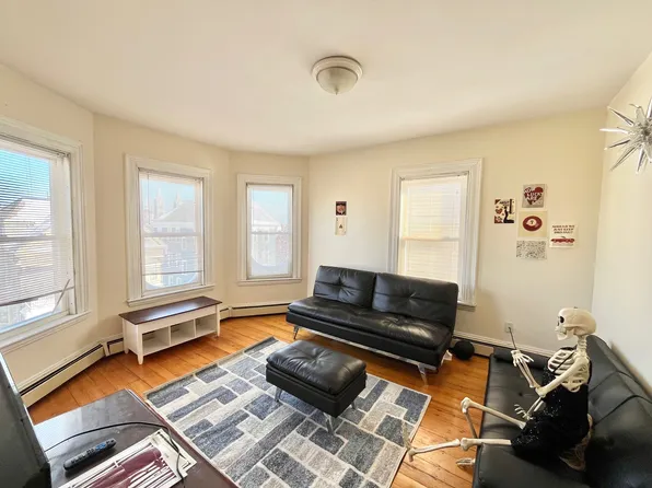 103 Calumet St, Mission Hill, MA