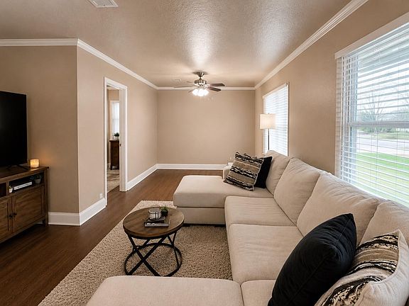 4th image of 111 Mimosa St