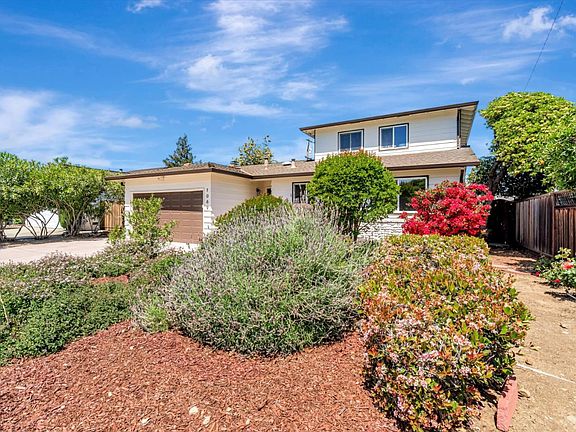 3rd image of 1069 Linda Dr