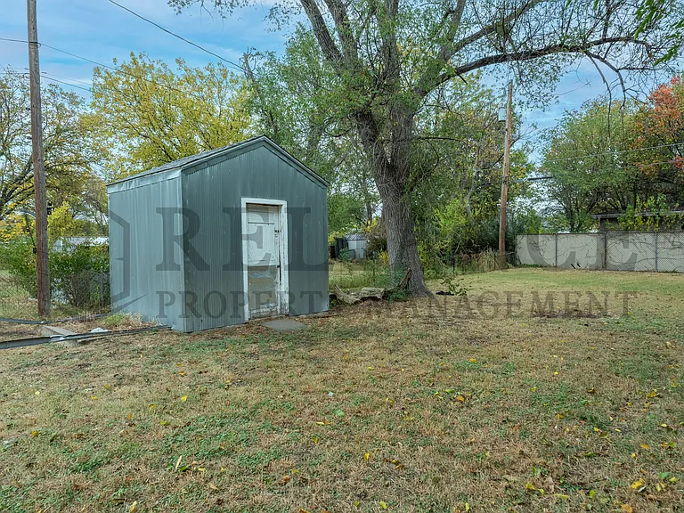 726 S Bonn St — Photo 4