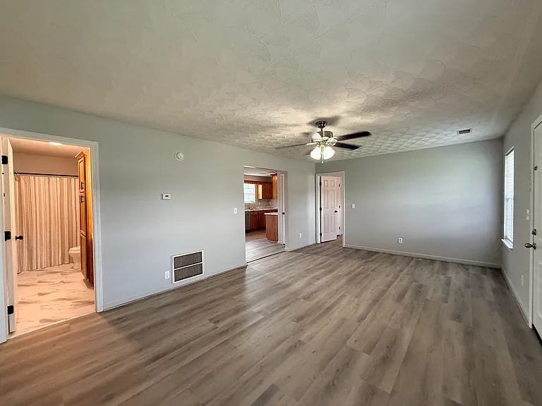 106 Tiffany Ct — Photo 9