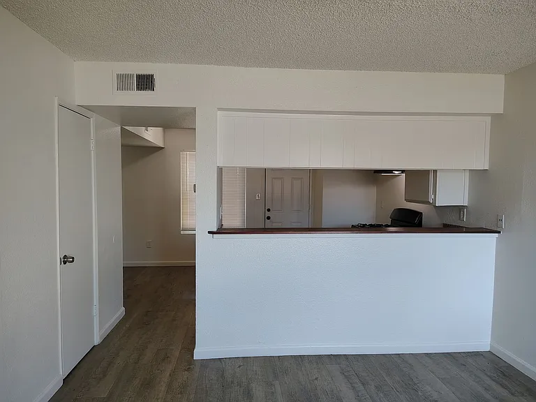 2010-1 Larcus Ave #13 — Photo 6