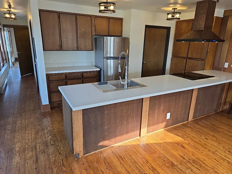 212 E St — Photo 16