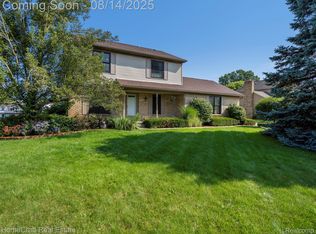 59608 Barkley Dr, New Hudson, MI