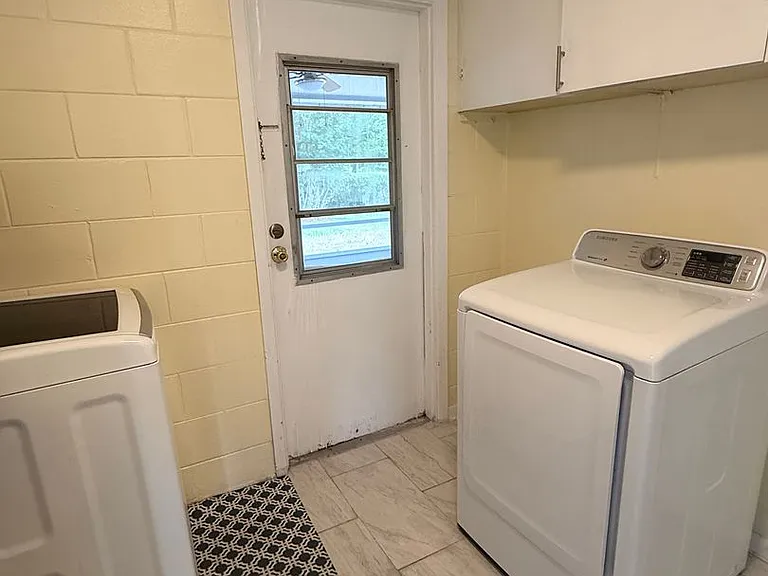 385 E Wildmere Ave — Photo 11