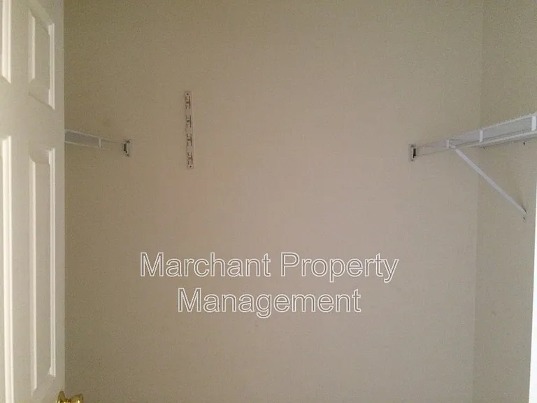 305 Londonderry Ct — Photo 12