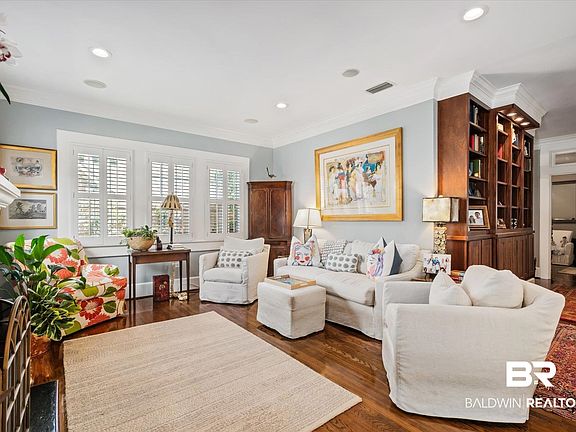 3rd image of 204 Dilston Ln