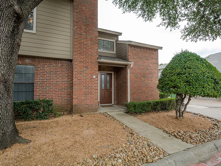 Amberly Village Townhomes — Photo 11