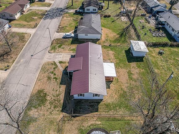 4th image of 265 Rainbow Dr