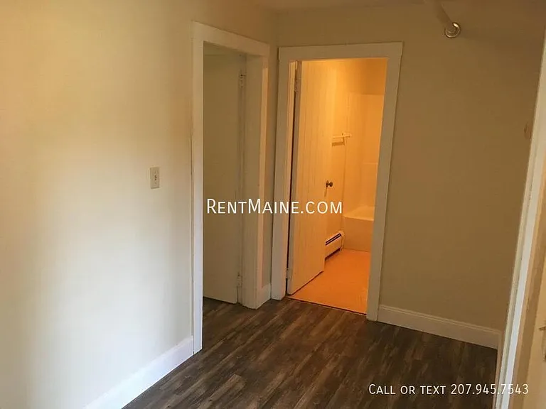 2412 Western Ave #C — Photo 8