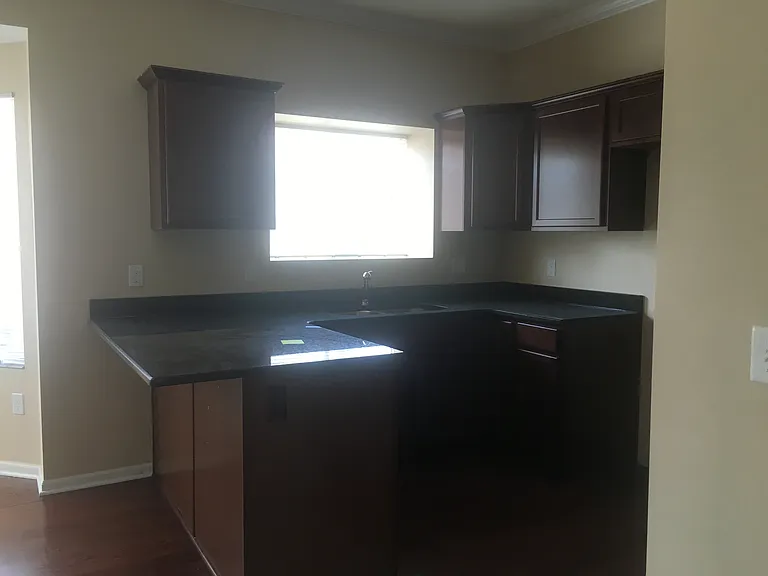23001 Parkview Dr — Photo 9
