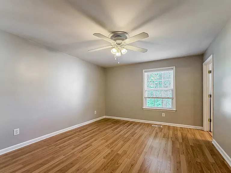 100 Homestead Ln — Photo 10