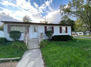 1244 Dogwood Ln, Bloomington, IL