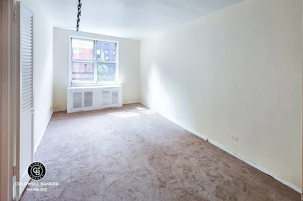 Rented by Coldwell Banker Warburg | media 1