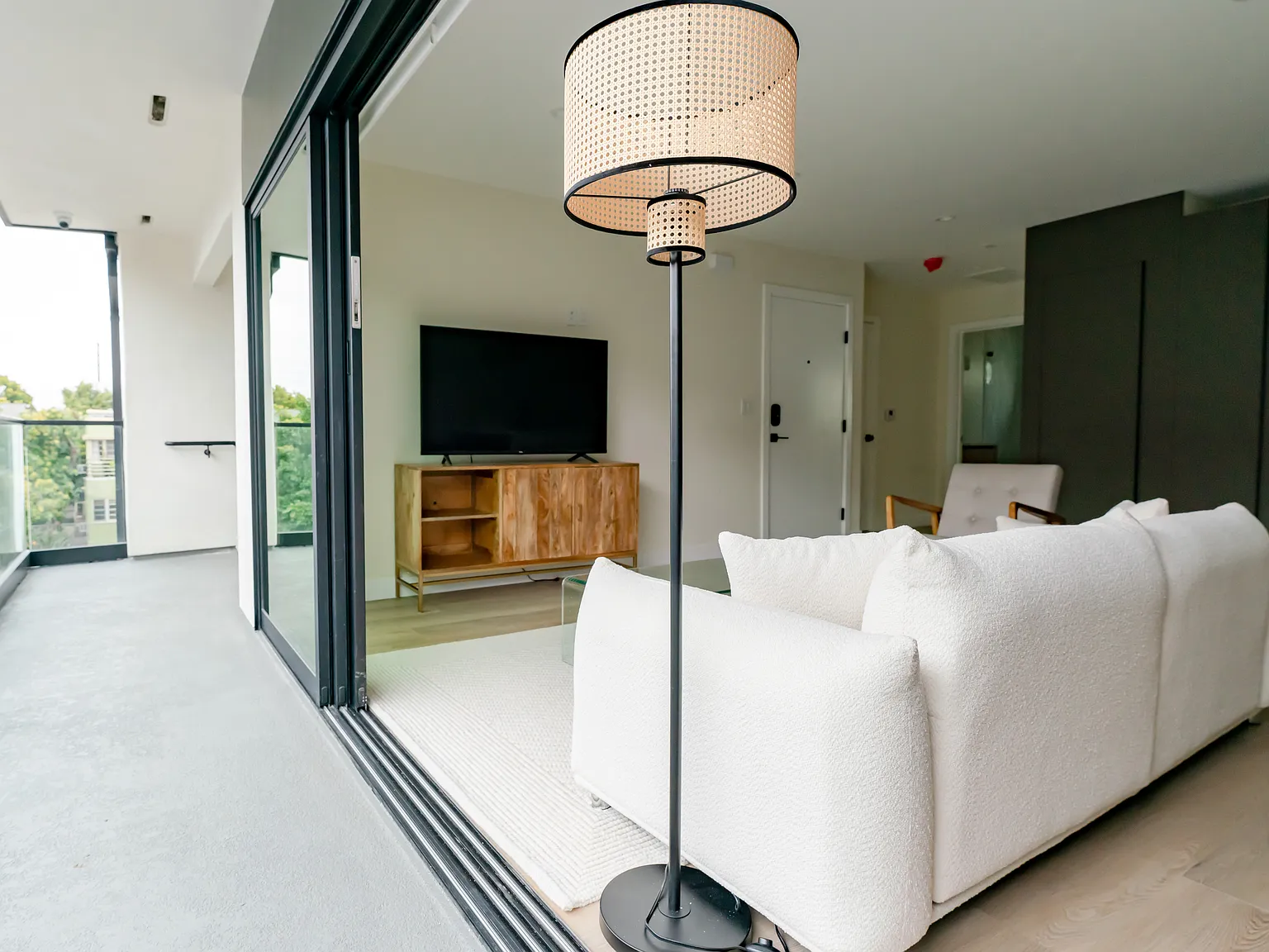 1 bed, 661 sqft, $4,400 — Photo 3