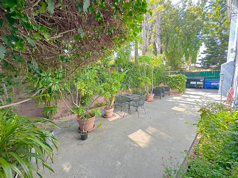 8006-8008 Blackburn Ave #3 — Photo 6