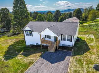 271 Freeman Place Trl, Hendersonville, NC 28792