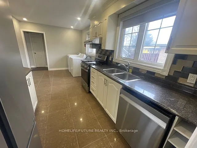 18 Albacore Cres #MAIN — Photo 8